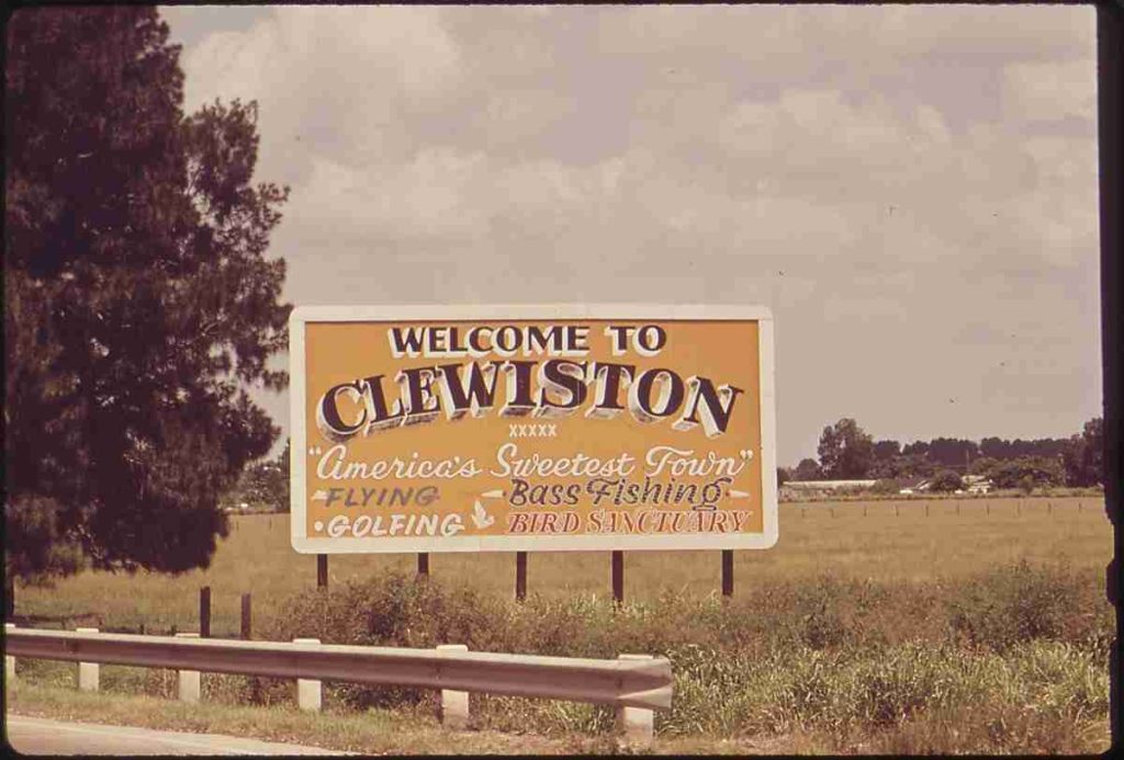 Vintage roadside sign reading Welcome to Clewiston, America's Sweetest Town